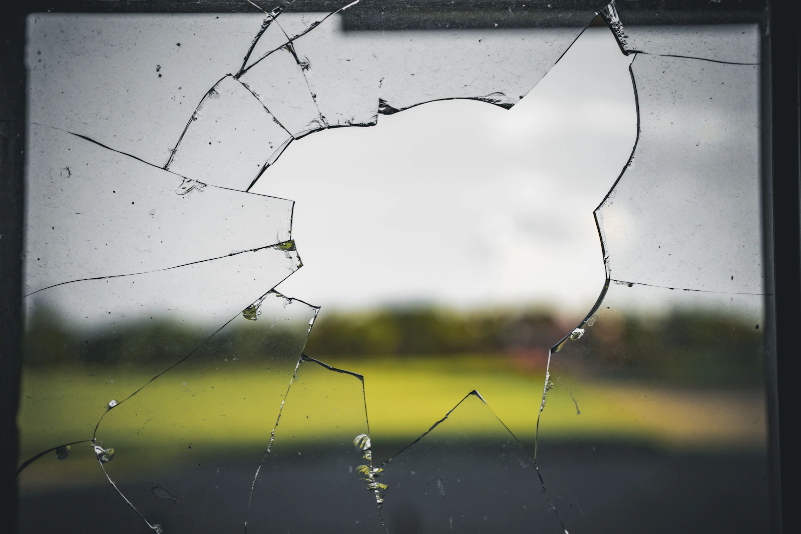 Shattered side glass in vehicle glass
