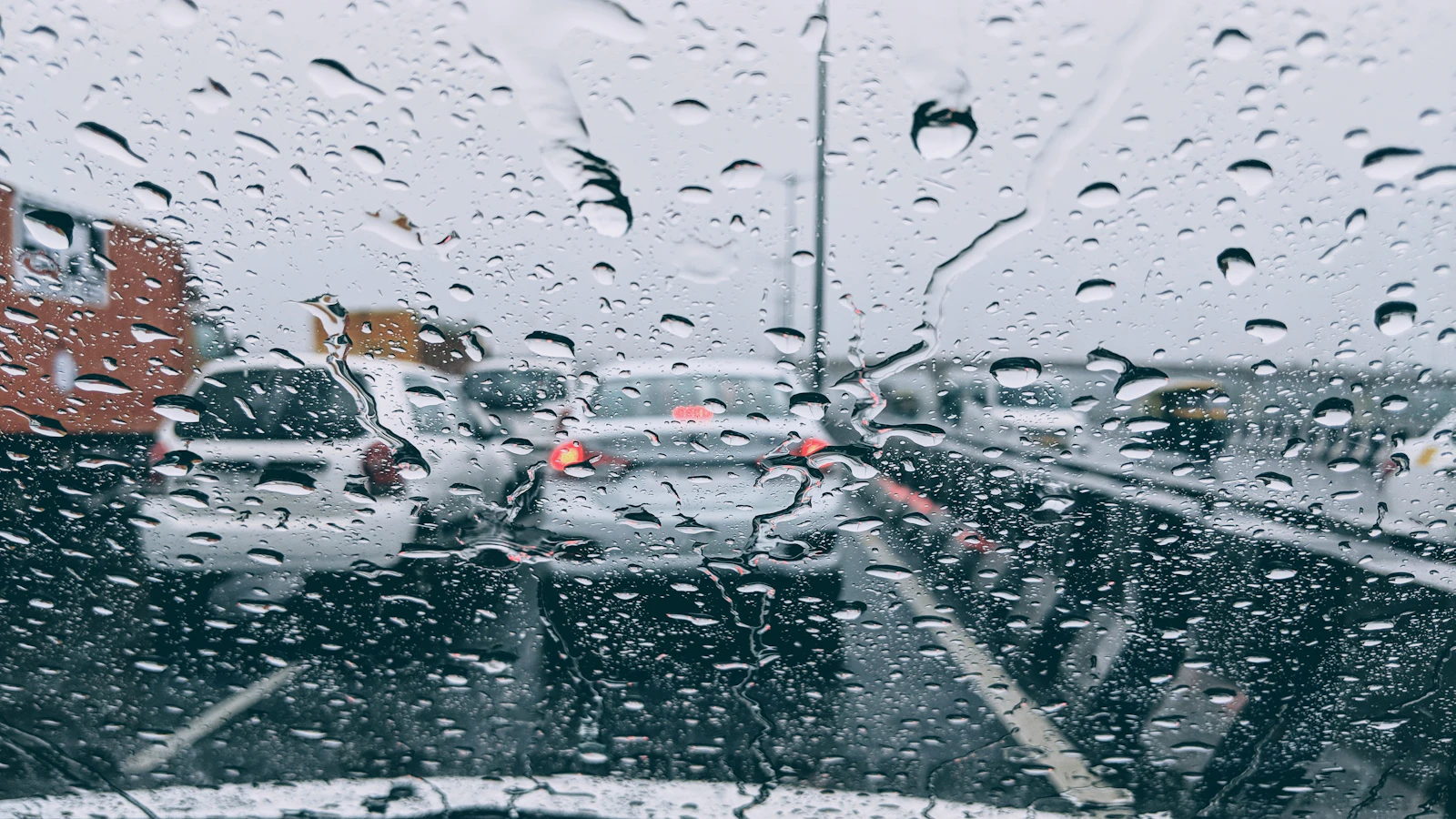 Edge crack in vehicle glass