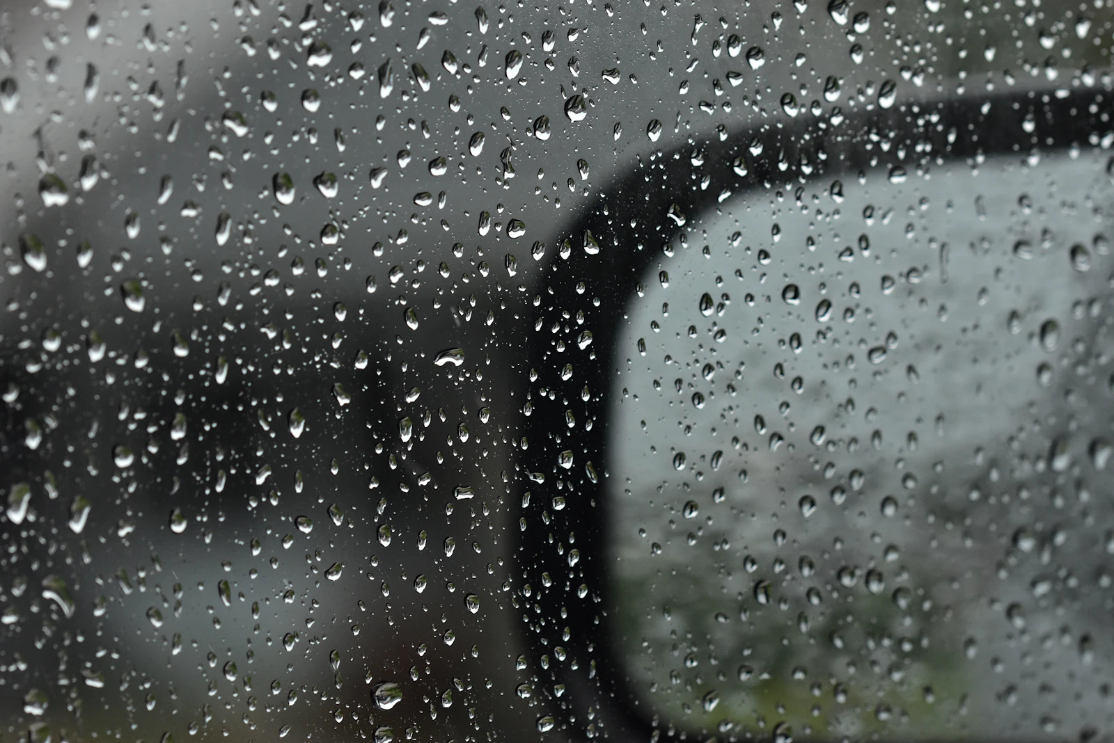 Edge crack in vehicle glass