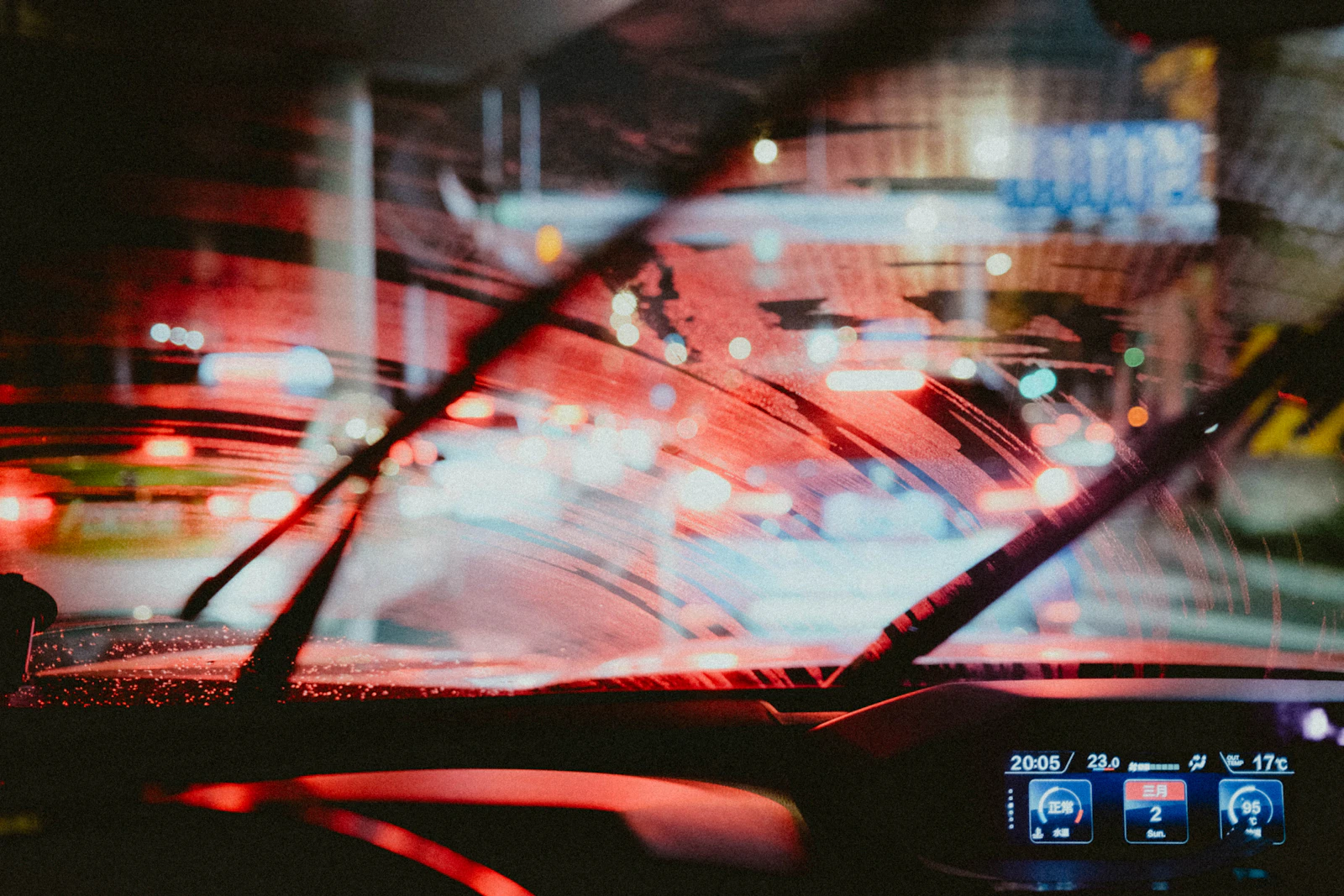 Edge crack in vehicle glass