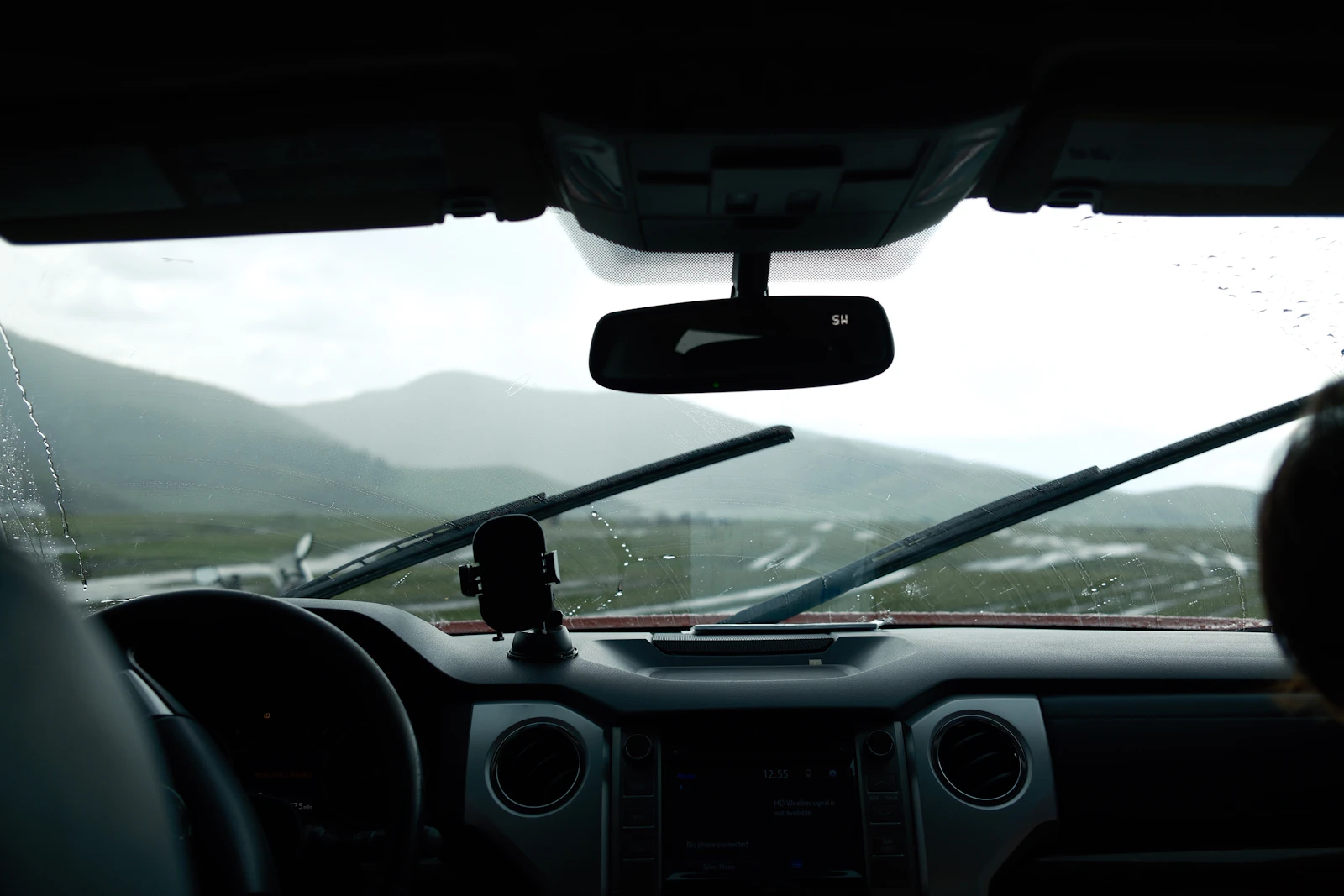 Edge crack in vehicle glass