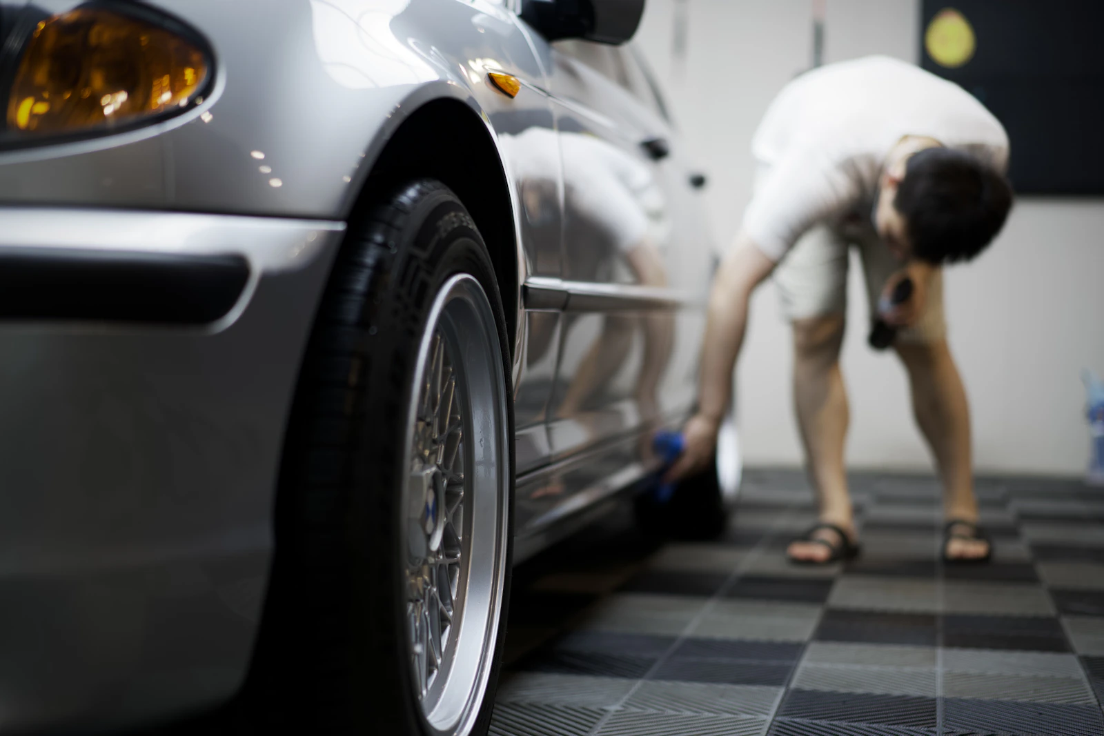 Auto glass repair vs replacement: which do you need?